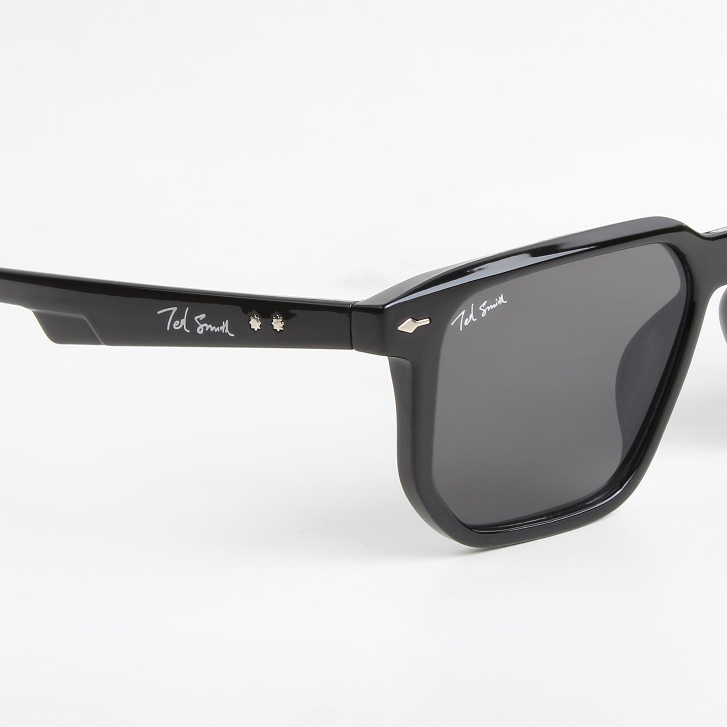 BENTLEY | SQUARE WAYFARER SUNGLASSES (IN BLACK)