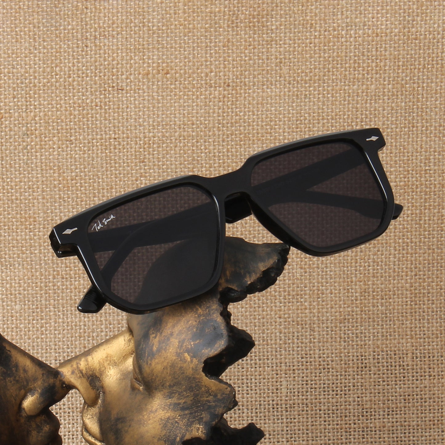 BENTLEY | SQUARE WAYFARER SUNGLASSES (IN BLACK)