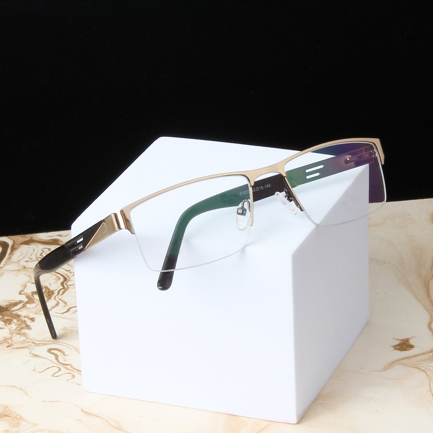 WADE | RECTANGLE FRAME IN METAL