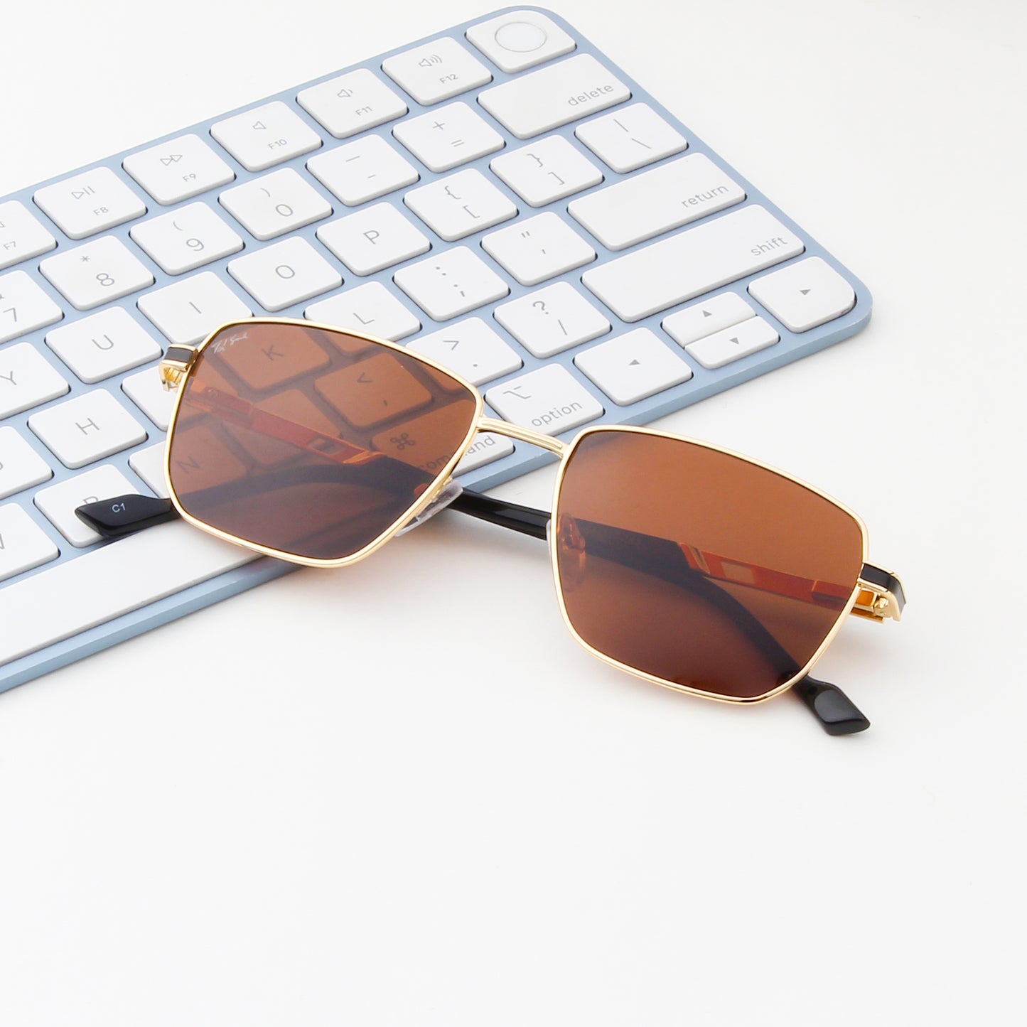 COLTON | RECTANGLE FULL RIM SUNGLASSES IN METAL (IN 3 COLOURS)