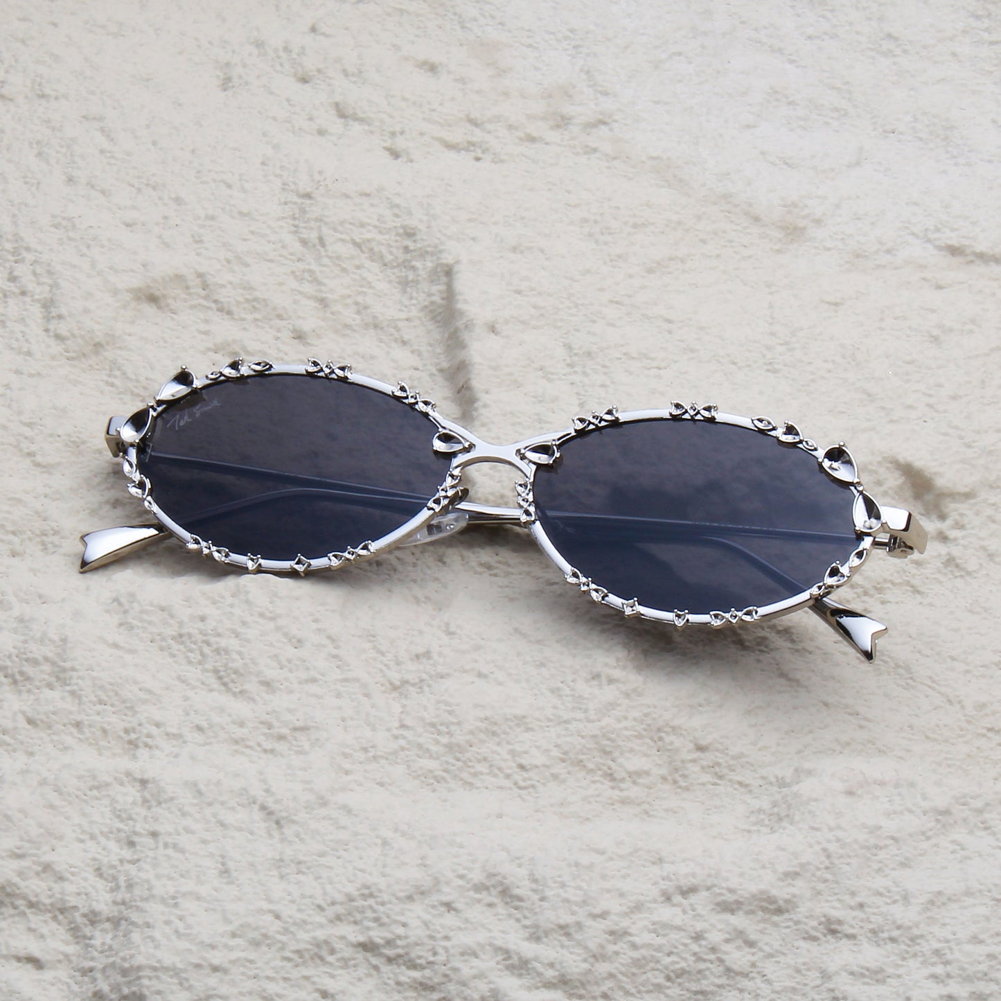 SYNTH | OVAL FULL RIM METAL SUNGLASSES (IN 4 COLOURS)