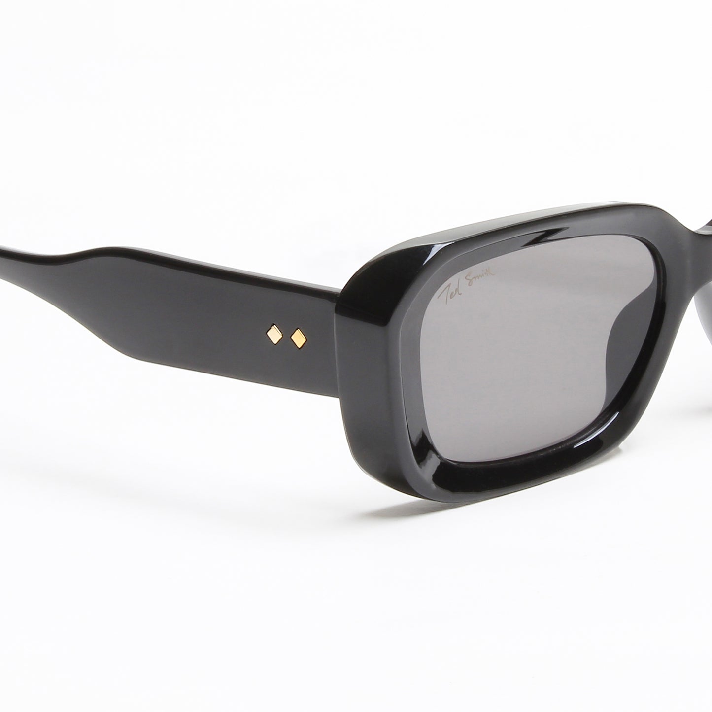 AKILA | RECTANGLE FULL RIM SUNGLASSES (IN 5 COLOURS)