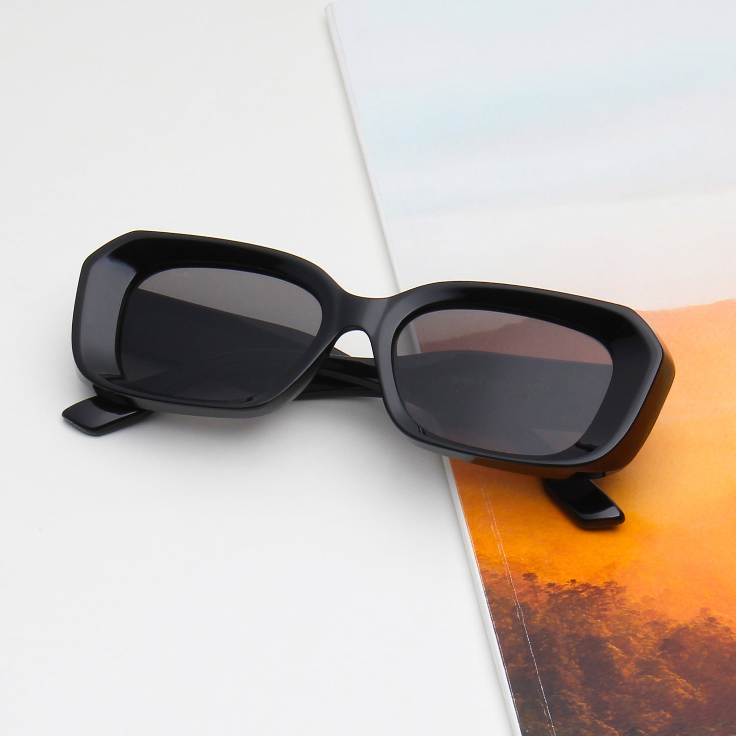 AKILA | RECTANGLE FULL RIM SUNGLASSES (IN 5 COLOURS)