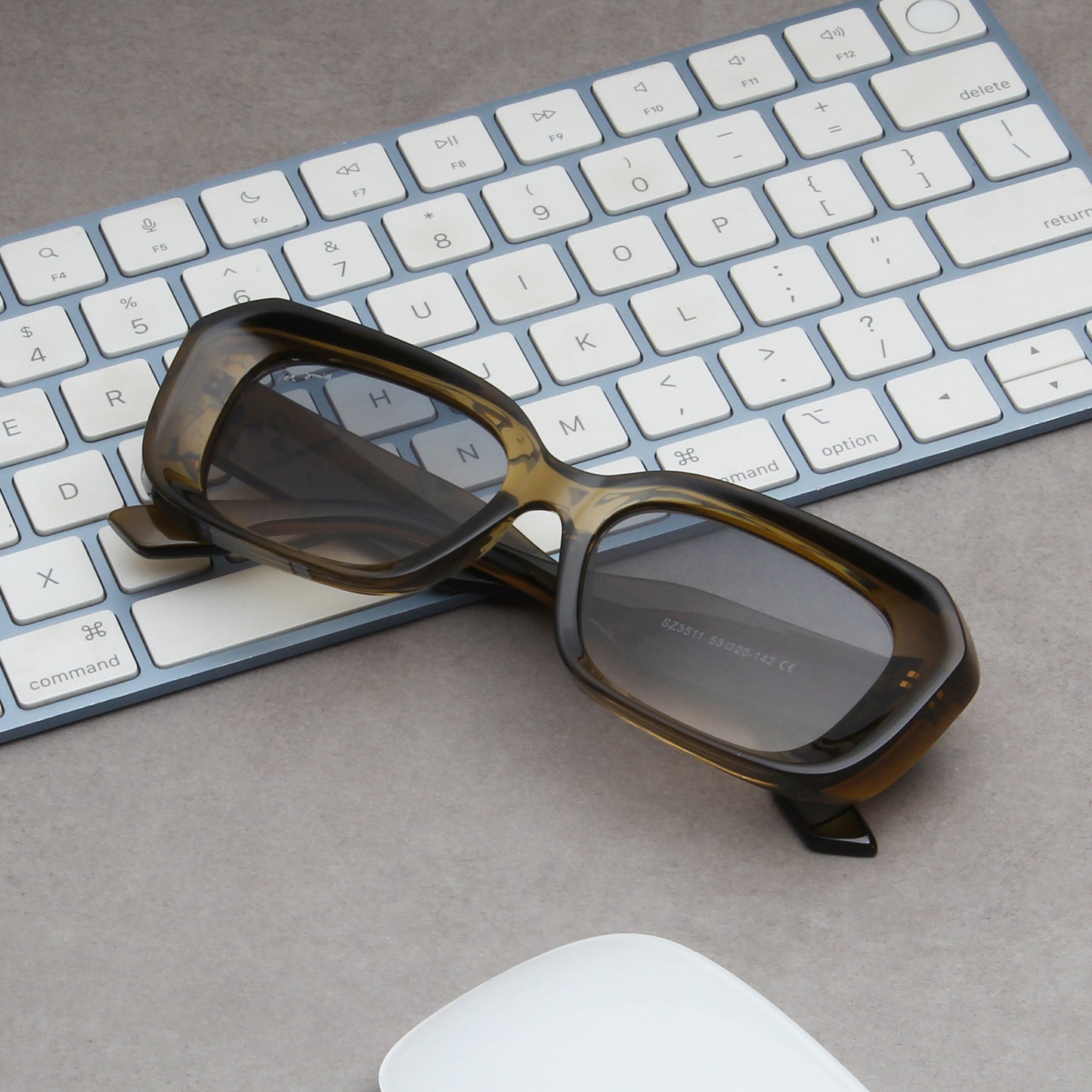 AKILA | RECTANGLE FULL RIM SUNGLASSES (IN 5 COLOURS)