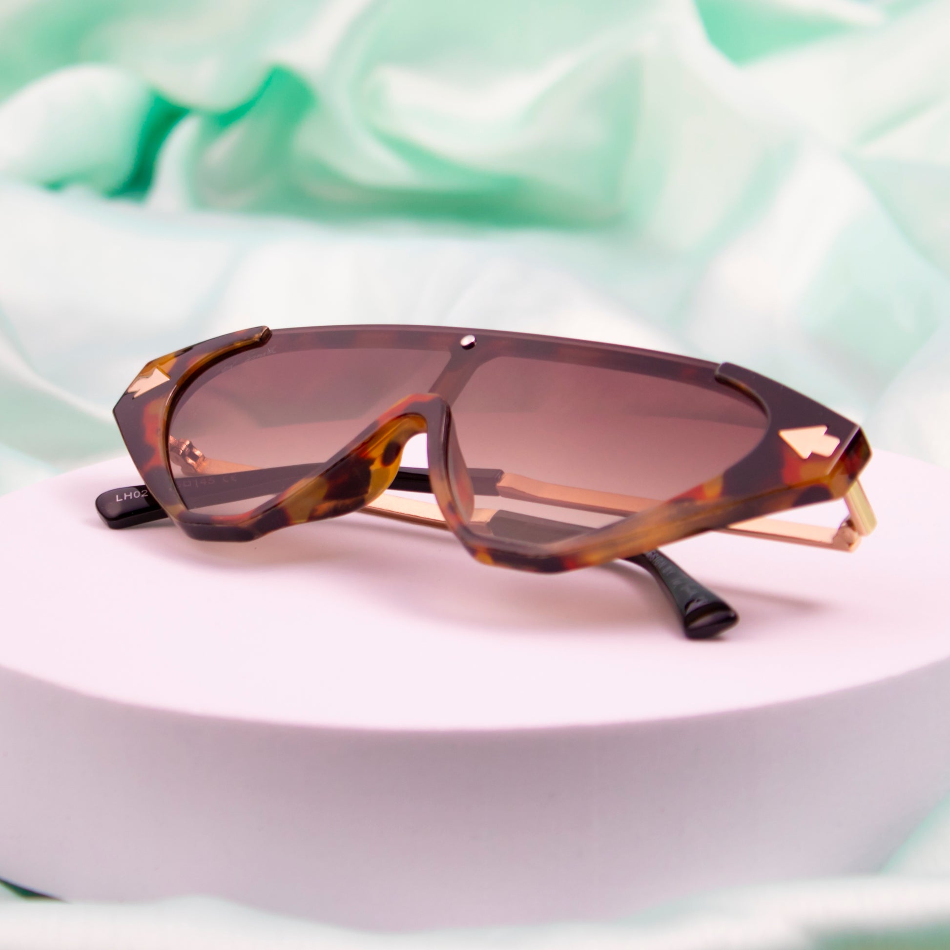 ONEWAY DEMI BROWN SHIELD SUNGLASSES | ONE PIECE SUNGLASSES | BROWN LENS |